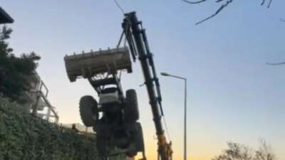 Bursa'da vinçten düşerek maddi hasar