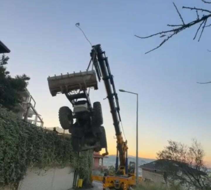 Mudanya’da kepçe vinçten düştü, O anlar kamerada Bursa'da vinçten düşerek maddi