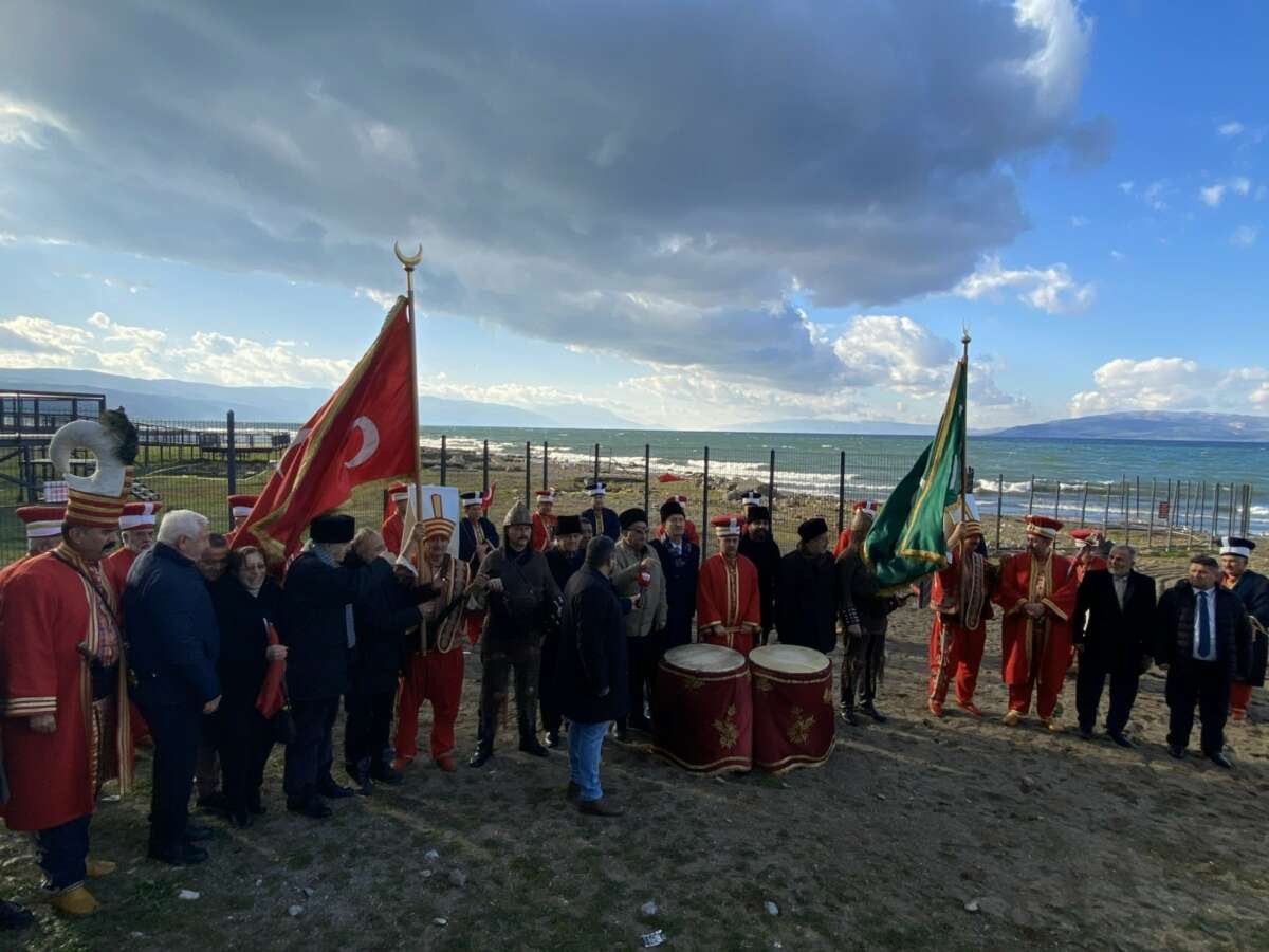 Patrikhane’ye mehterli cevap