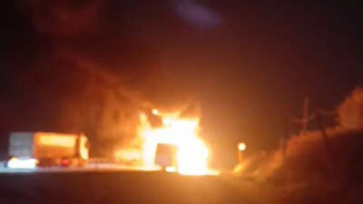  Bursa'da işçileri taşıyan servis otobüsü,