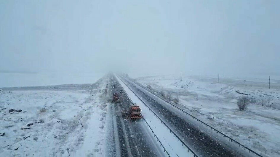 Turuncu kaplanlar karla mücadelede görev başında Bayburt-Gümüşhane kara yolunda etkili