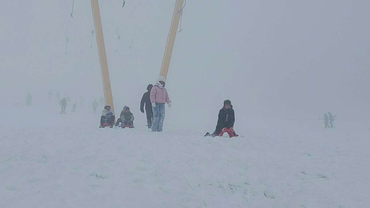Uludağ’a yoğun kar yağdı, pistler doldu taştı