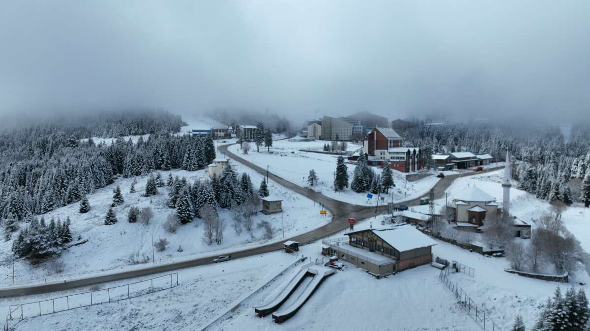 Uludağ’da kar kalınlığı 10 santimetreye yaklaştı
