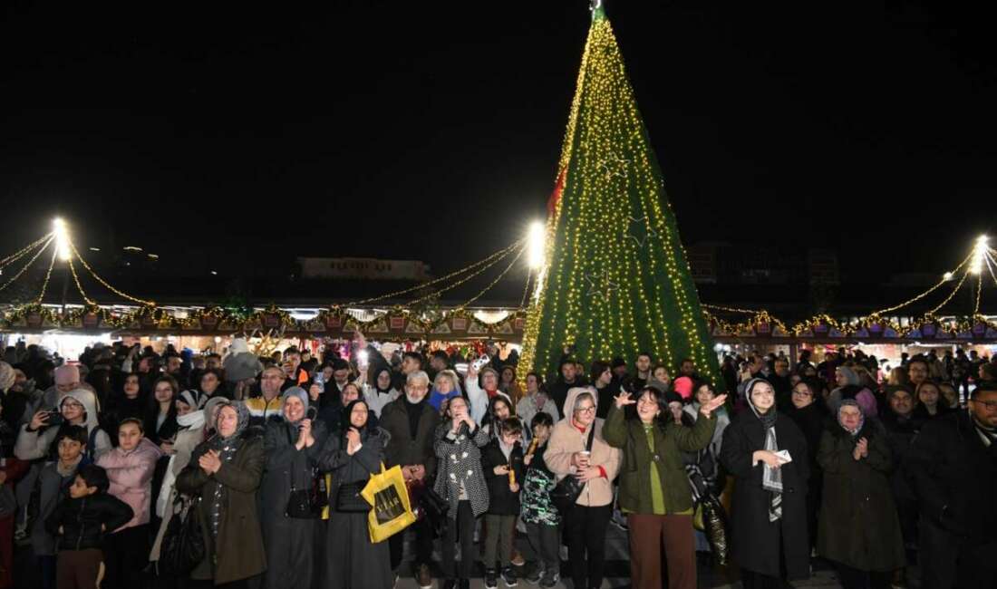 Yeni Yılın Heyecanı Osmangazi Meydanı’na taştı Osmangazi Meydanı, akşam saatlerinde