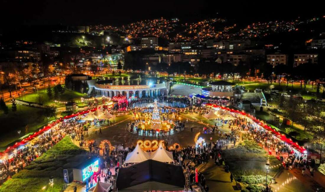 Yeni yıl coşkusu, ‘Bursa Yeni Yıl Meydanı’nda yaşanıyor Bursa Büyükşehir Belediyesi tarafından