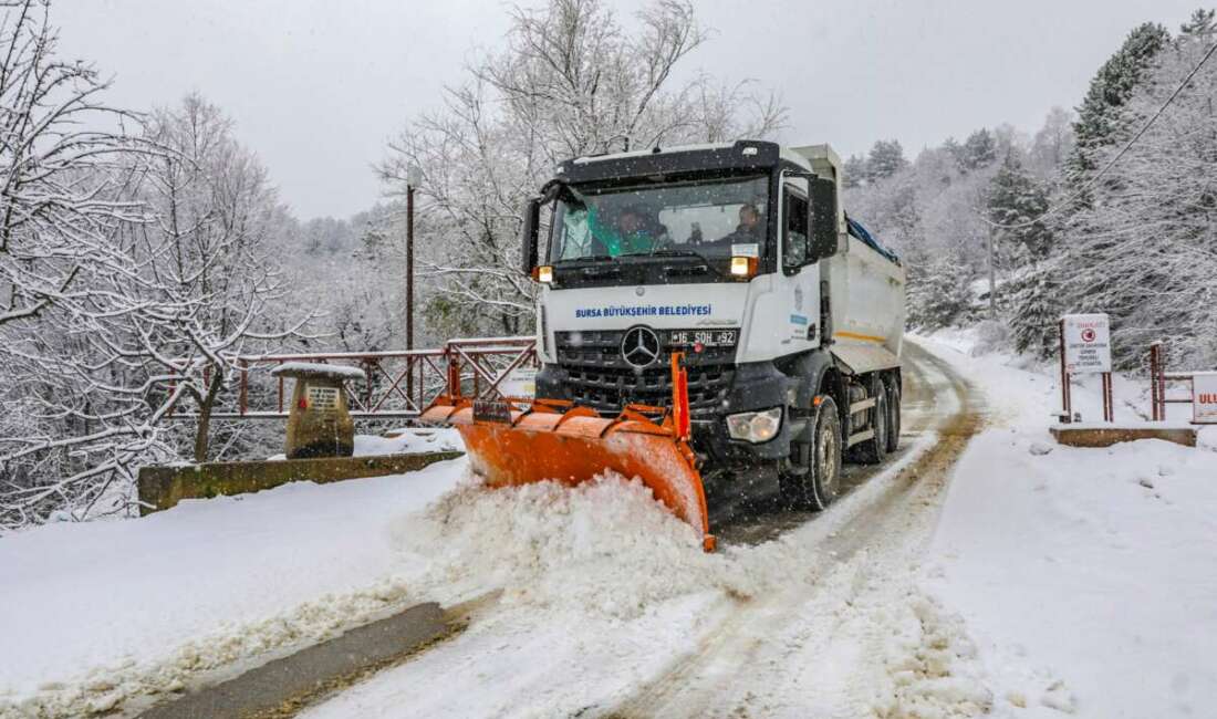 Yeni yıl öncesi Bursa Büyükşehir’den karla mücadelede tam mesai Bursa Büyükşehir Belediyesi, kent