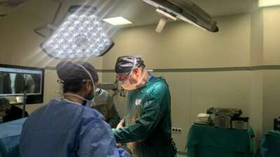 Omuz ağrıları, hareket kısıtlılığı ve