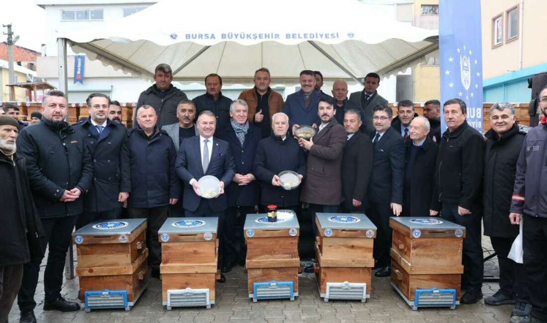 Bursa Büyükşehir’den dağ yöresine arı kovanı desteği Kırsalda üretimi büyütmeyi, emeği
