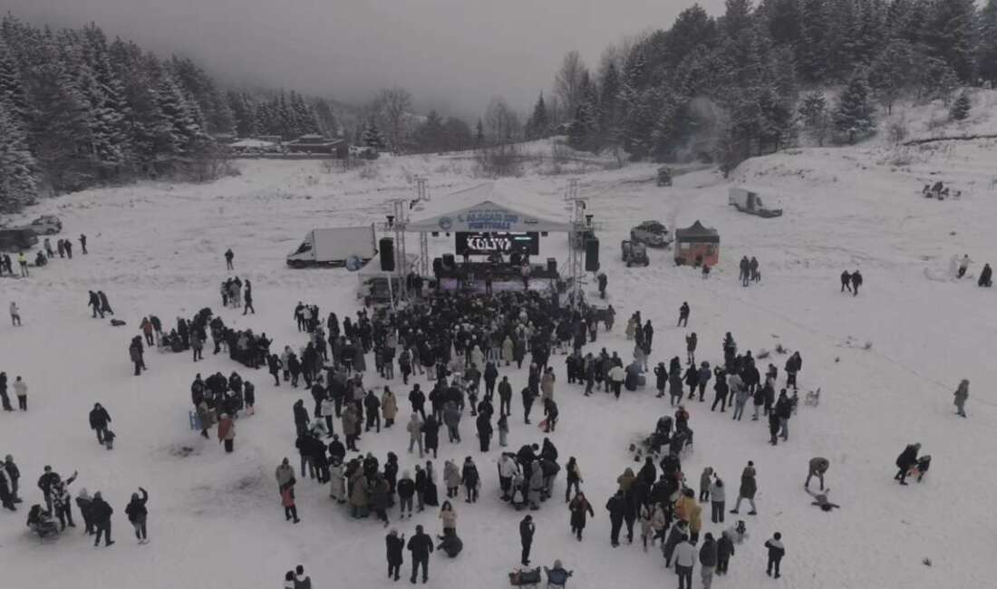 Bursa’da Kış Festivali’ne yoğun katılım trafiği felç etti Bursa'da düzenlenen Kış Festivali'ne