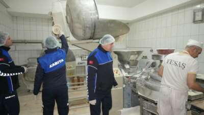 Yenişehir Belediyesi Zabıta Müdürlüğü ekipleri,