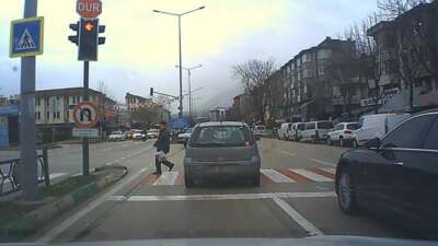  Bursa'da trafik ışıklarında yapılan tehlikeli