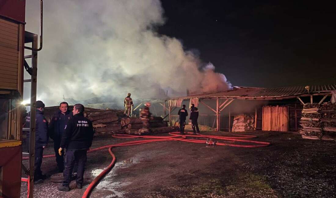 Bursa’da palet fabrikası yangını söndürüldü Bursa'nın merkez Yıldırım ilçesinde