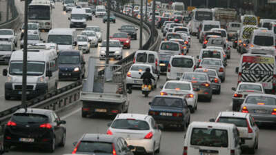 Yetkililerin çözüm çalışmalarına rağmen trafik