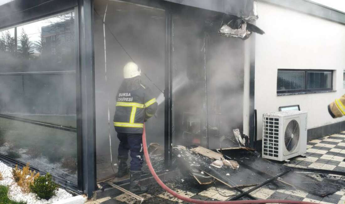 Bursa’da yazlık evde çıkan yangın paniğe neden oldu Bursa’nın İnegöl ilçesinde kırsal