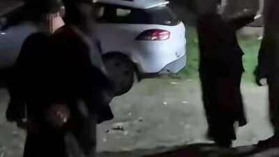 Bursa'da yürüyüşe çıkan iki genç,