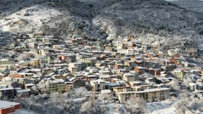 Bursa’da şehir merkezine yağan kar