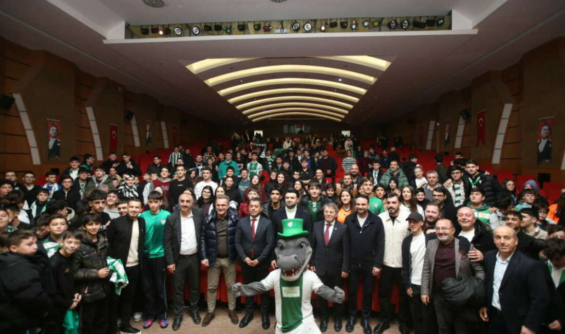 Bursaspor heyeti Mudanya’da öğrencilerle buluştu Bursaspor Başkanı Enes Çelik,
