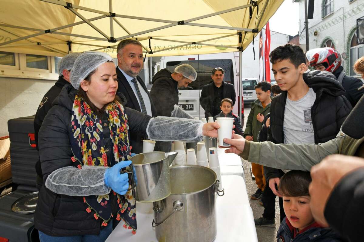 Osmangazi’de cuma bereketi vatandaşlarla paylaşıldı