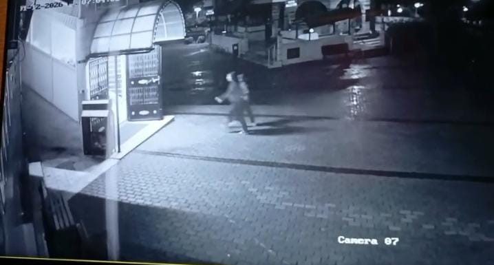 Darp edilen kadın çocuğuyla camiye sığındı Bursa'da bir sitede meydana