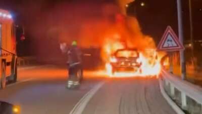 Bursa'da bir otomobilin motorunda seyir