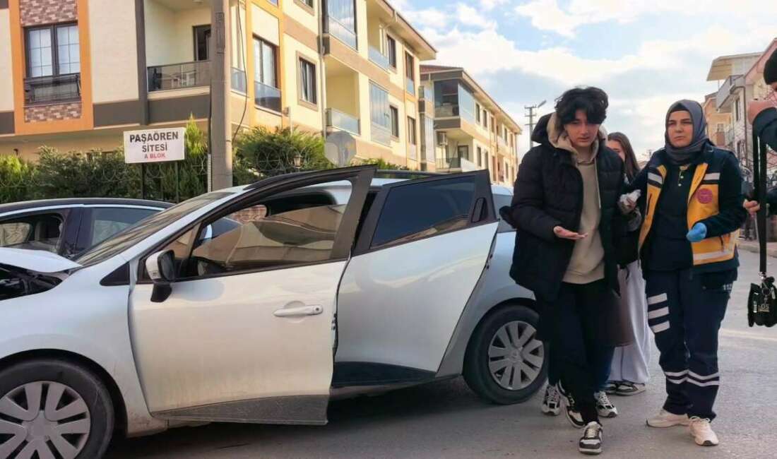 İnegöl’de otomobiller çarpıştı: 3 yaralı Bursa'nın İnegöl ilçesinde meydana