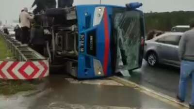 Kağıthane’de sürücüsünün direksiyon hakimiyetini kaybettiği