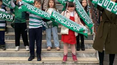 Bursa'da ilkokul öğrencileri karne sevincini Bursaspor