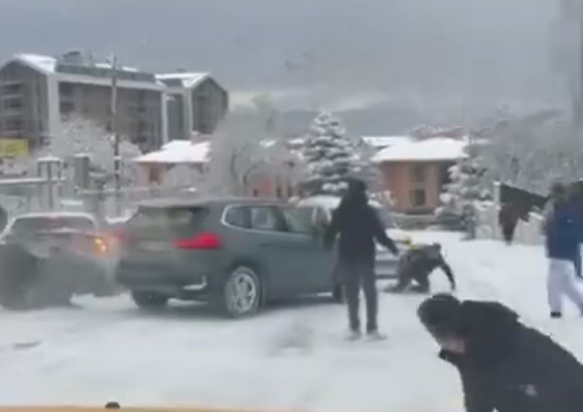 Bursa’da korku dolu anlar: Kayan araç vatandaşların arasına daldı