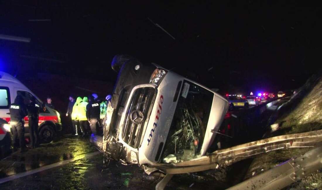 İstanbul’da minibüs devrildi: 11 yaralı Kuzey Marmara Otoyolu Arnavutköy