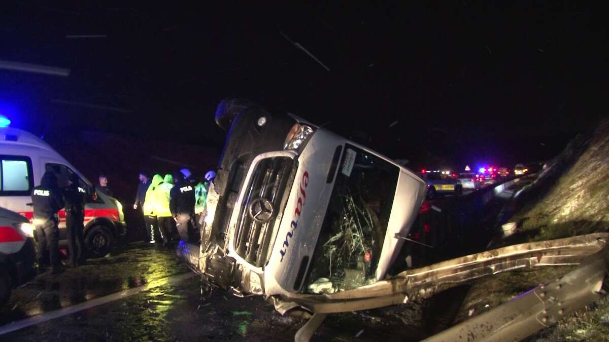 İstanbul’da minibüs devrildi: 11 yaralı