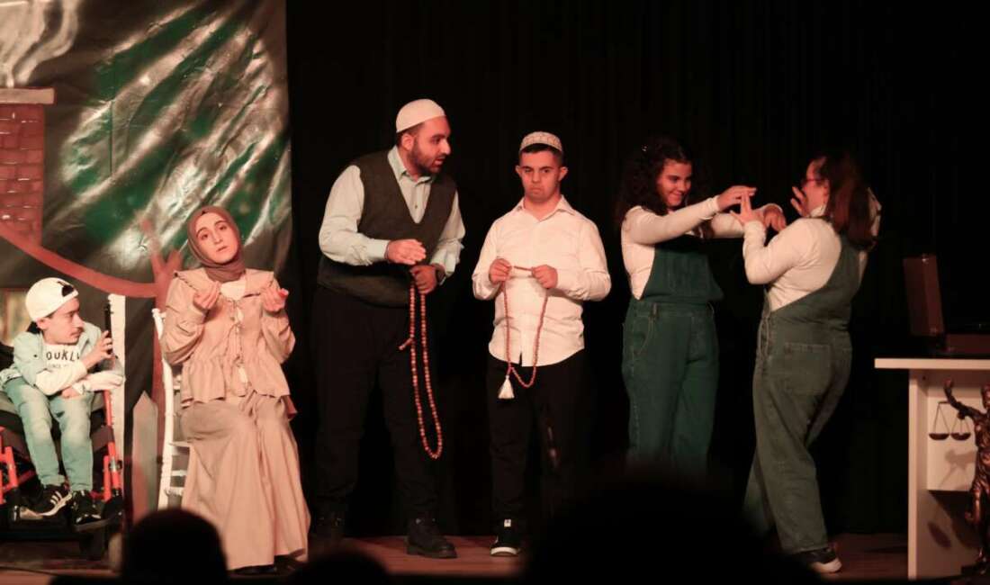 Engelli bireyler sahnede usta sanatçılara taş çıkarttı Osmangazi Kent Konseyi Engelliler