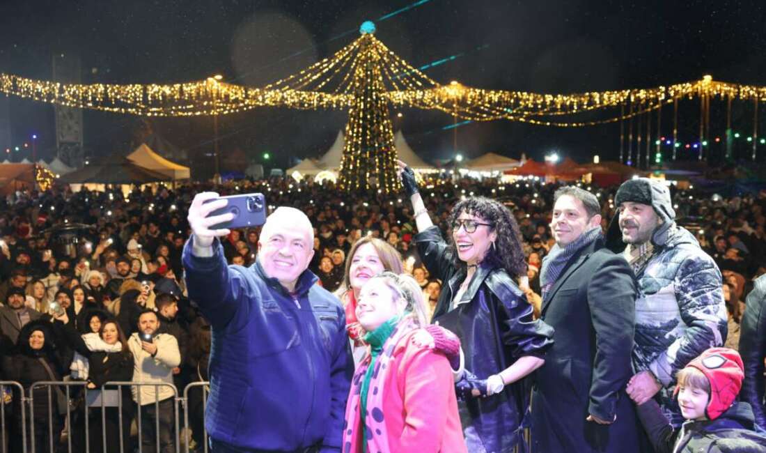 Nilüferliler 2026’yı Cumhuriyet Meydanı’nda karşıladı Nilüfer Belediyesi’nin düzenlediği Yeni