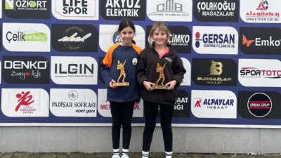 Osmangazi Belediyespor Tenis Takımı sporcularından