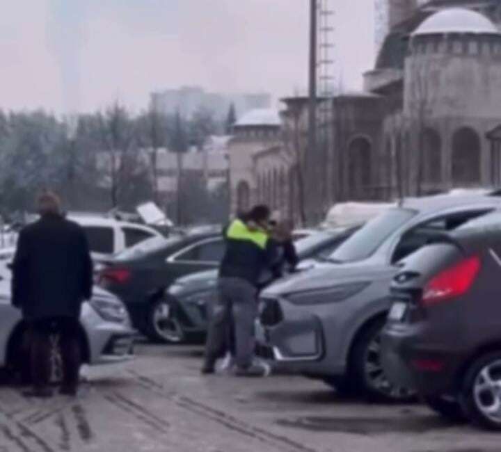 Uludağ Üniversitesi’nde otoparkta kavga Bursa'da Uludağ Üniversitesi kampüsü
