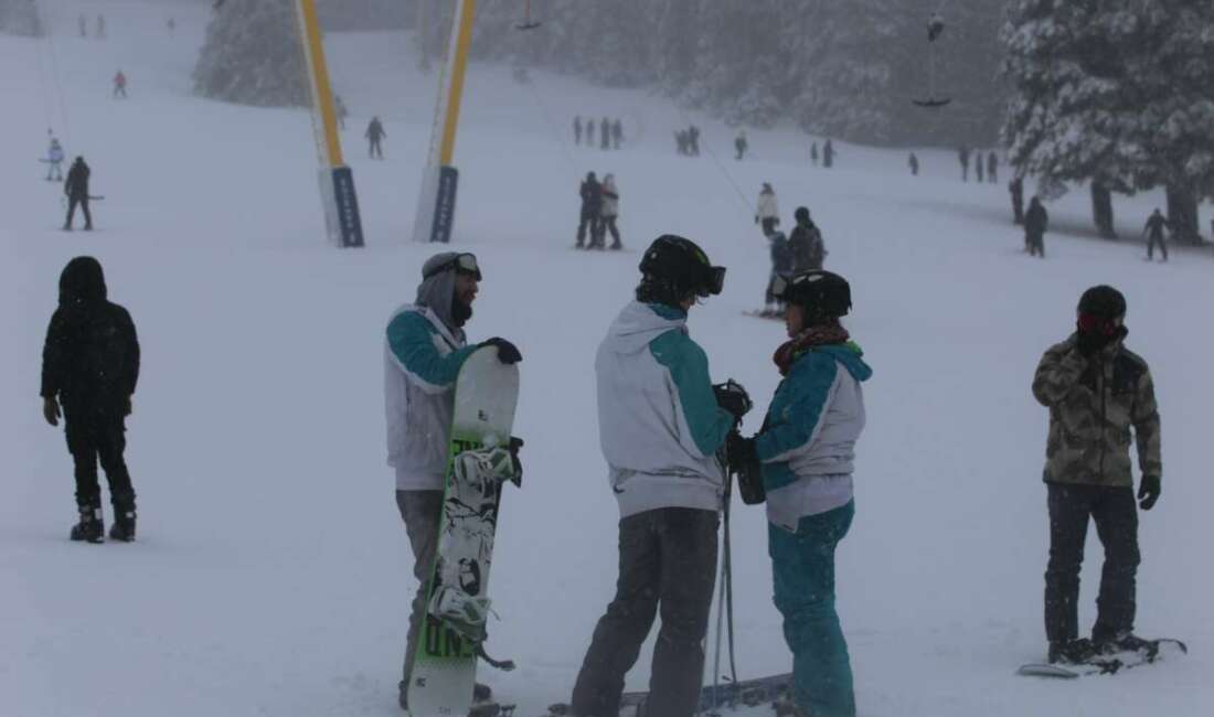Uludağ’da sis ve soğuğa rağmen tatil yoğunluğu Türkiye’nin önemli kış turizmi