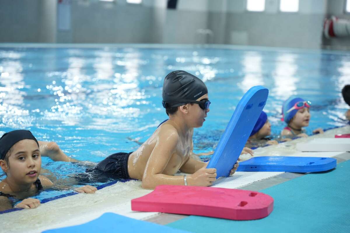 Yenişehir Kapalı Yüzme Havuzu açılışı gerçekleştirildi