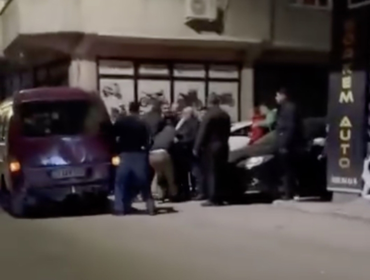 Bursa’da iki aile birbirine girdi Bursa'nın Osmangazi ilçesinde iki