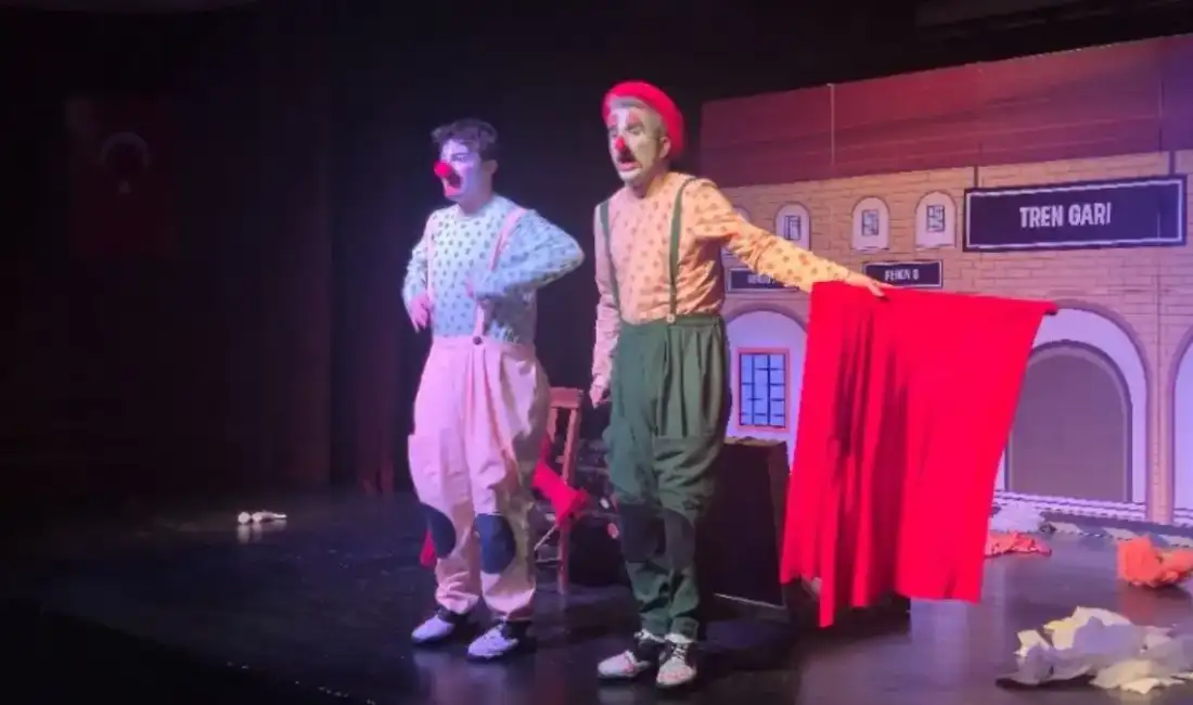 İnegöl’de çocukları hem eğlendiren hem de düşündüren oyun! İnegöl Belediyesi Şehir Tiyatrosu’nun