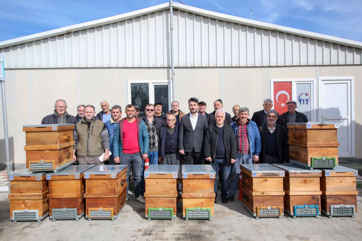 Büyükşehir’den arı üreticisine kovan desteği!