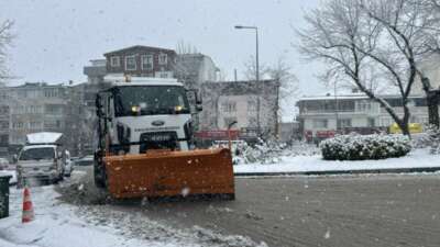 Bursa’da sabah saatlerinden itibaren kar