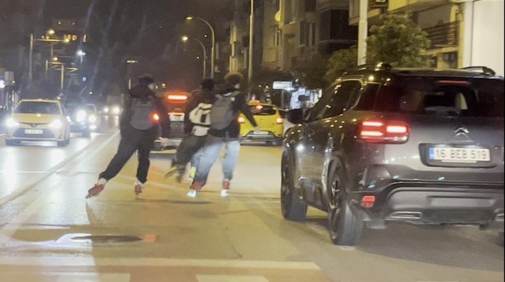 Gençlerin zaman zaman araçların