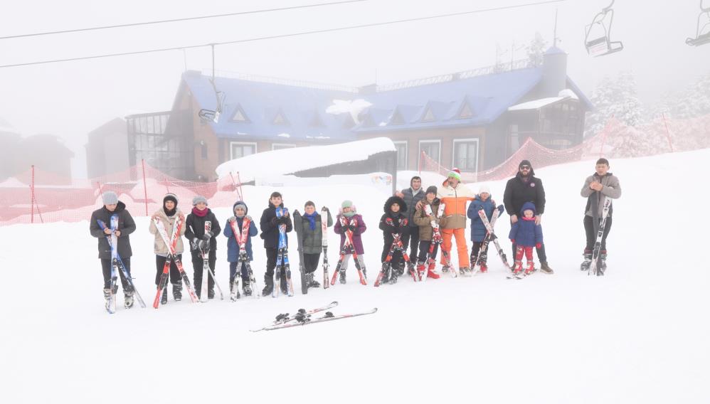 Osmangazili çocuklar Uludağ’da unutulmaz bir kayak deneyimi yaşadı Mahalle muhtarları tarafından belirlenen