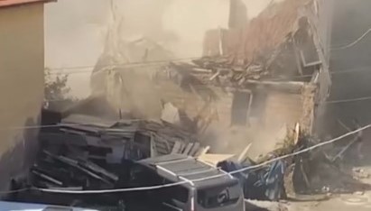 Bursa’da bu bina kendiliğinde çöktü! Bursa'nın Gemlik ilçesinde