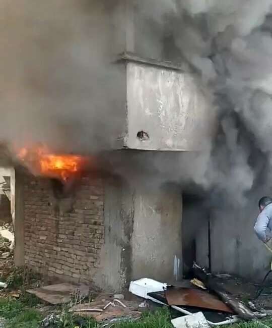 Bursa’da metruk bina kül oldu! Bursa'da metruk bir bina