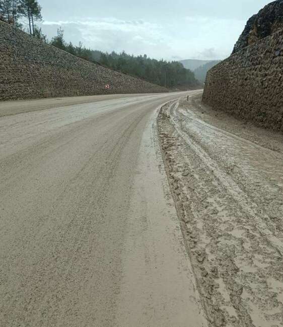 İlgililerin dikkatine; Bursa’da bu yola çare gerekiyor Bursa'da Harmancık-Orhaneli yolu, yol