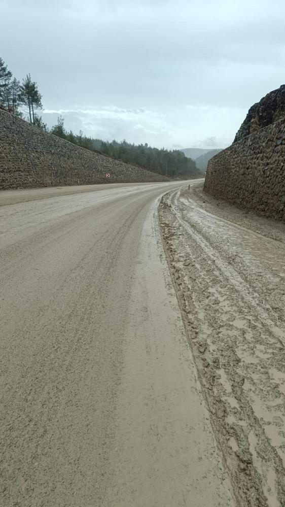 İlgililerin dikkatine; Bursa’da bu yola çare gerekiyor