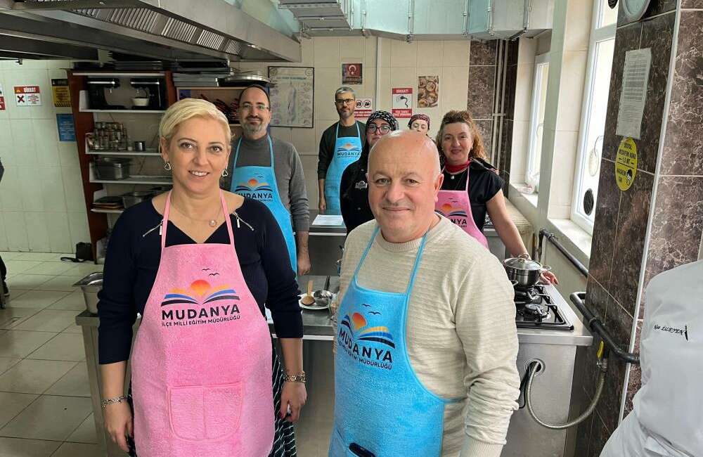 Bursa’da “Süt Helvası Yapımı” etkinliği düzenlendi! Bursa’nın Mudanya ilçesinde, Mudanya