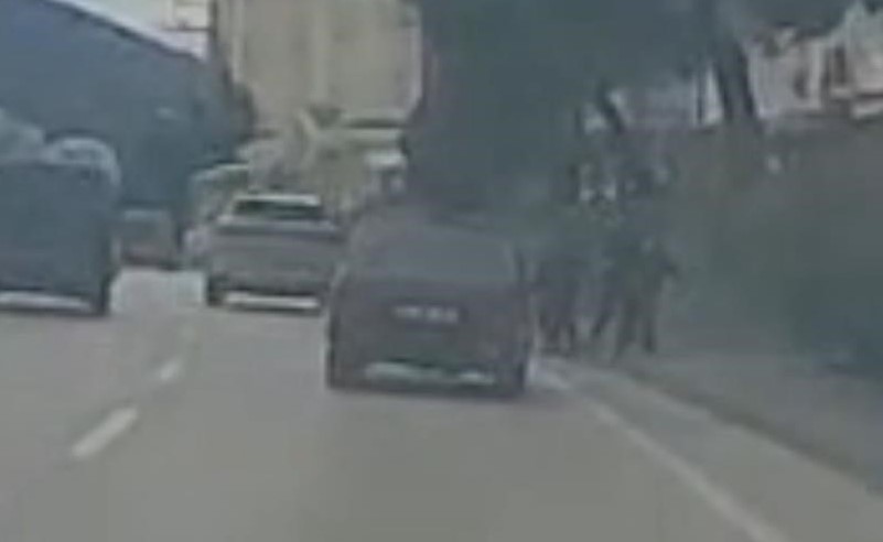 Bursa’da seyir halindeyken, kaldırımda