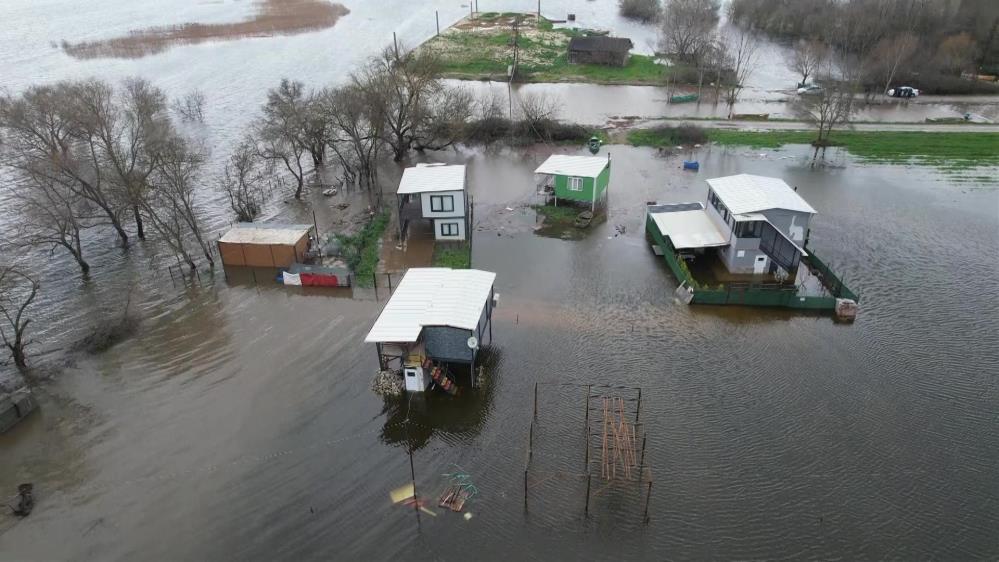 Bu görüntü Bursa’dan; Evler sular altında kaldı Bursa'da Ulubat Gölü'nün taşmasıyla