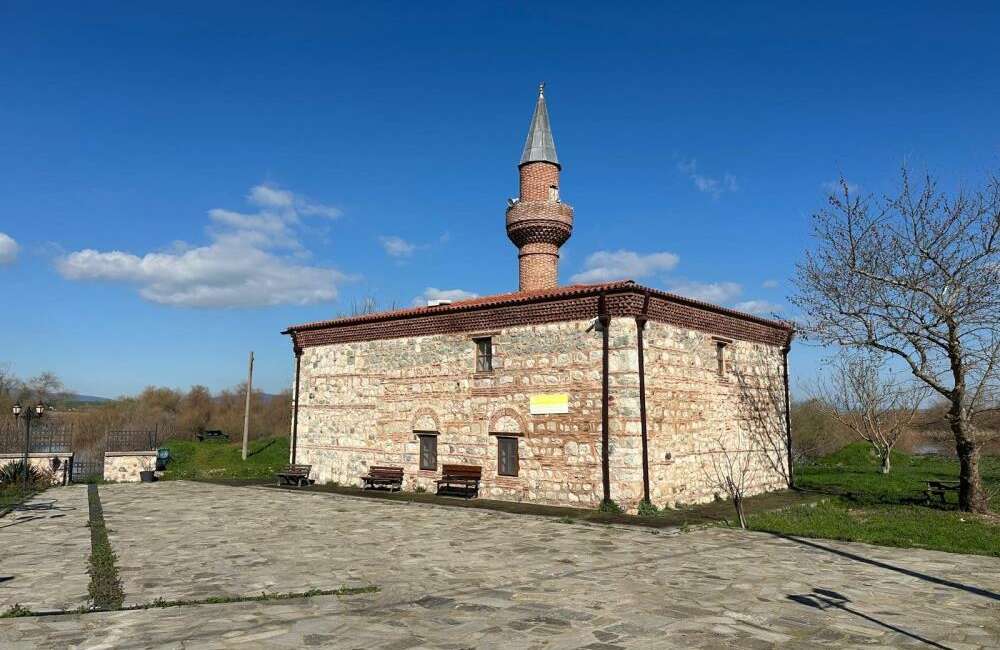 Bursa’da 625 yıllık cami tehdit altında! Uluabat Gölü'nün suları Bursa'nın